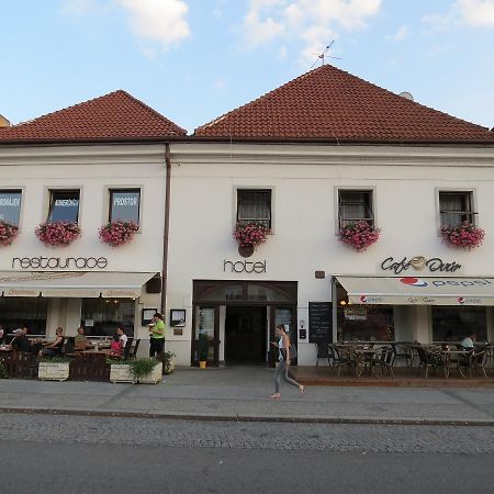 Hotel Cesky Dvur Beroun (Central Bohemian) Exterior photo